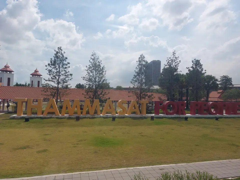 Dika Happy học tập tại Thái Lan