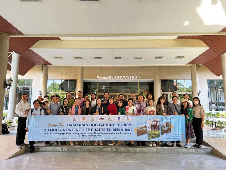 Dika Happy học tập tại Thái Lan