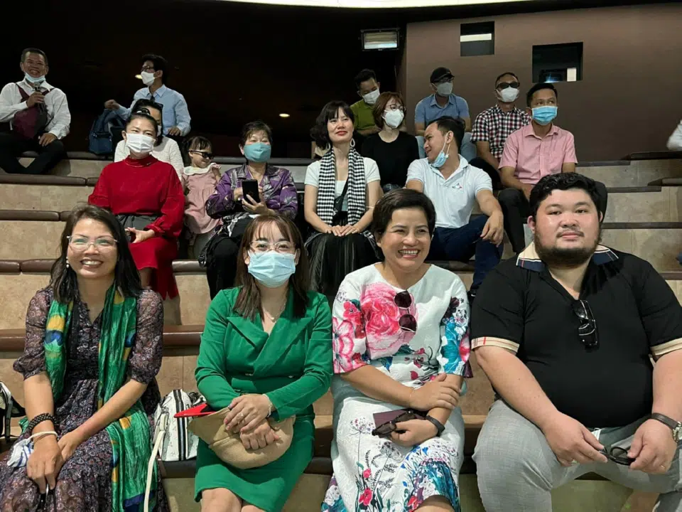 Dika Happy học tập tại Thái Lan