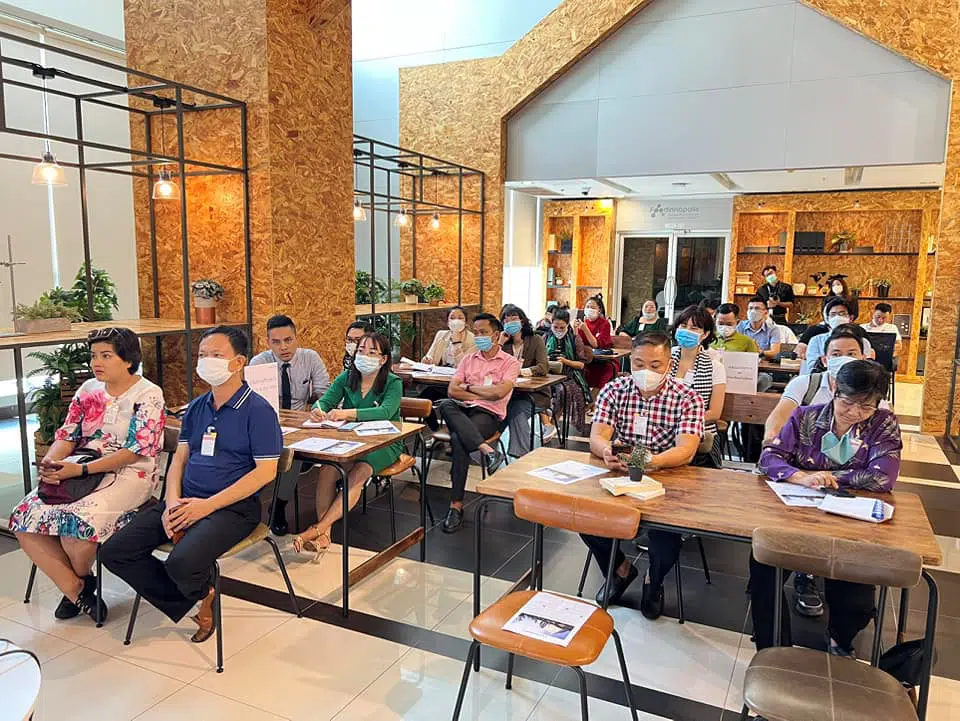 Dika Happy học tập tại Thái Lan