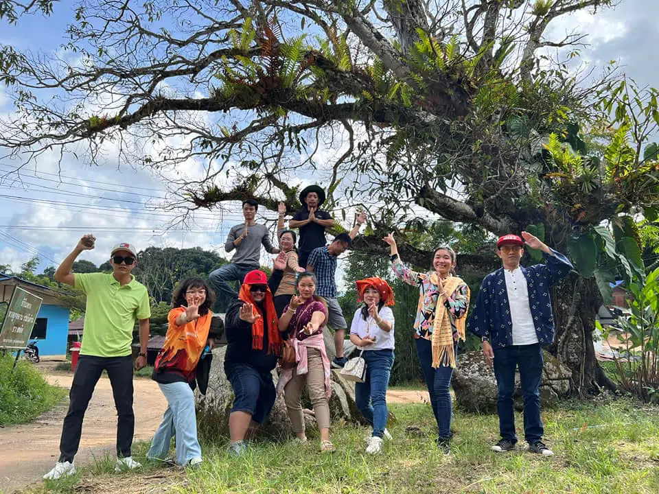 Dika Happy học tập tại Thái Lan