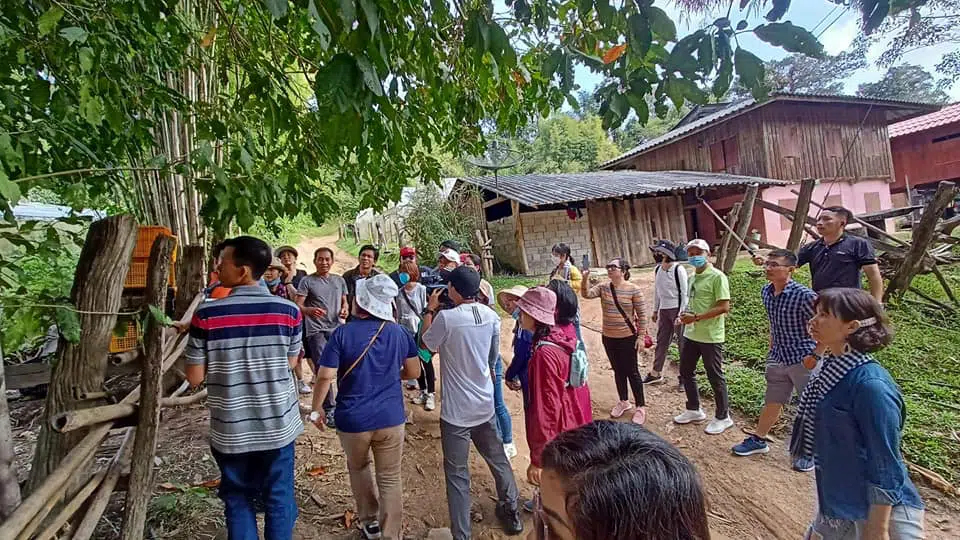 Dika Happy học tập tại Thái Lan