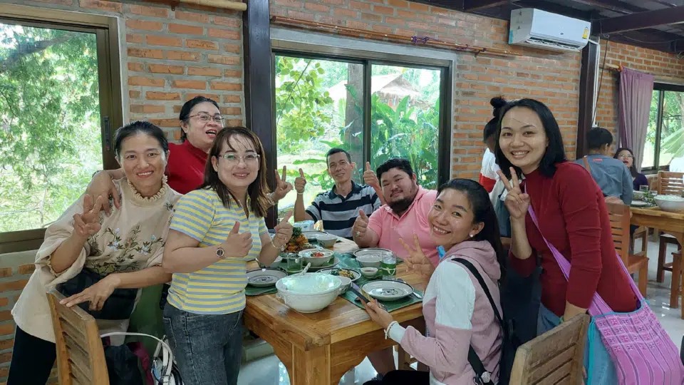 Dika Happy học tập tại Thái Lan