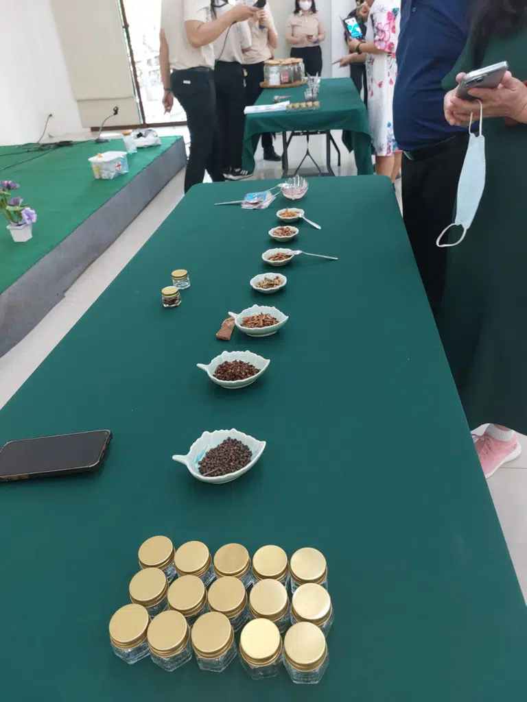 Dika Happy học tập tại Thái Lan