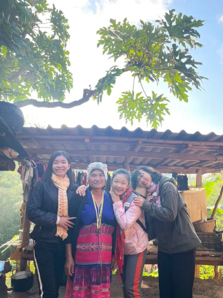 Dika Happy học tập tại Thái Lan