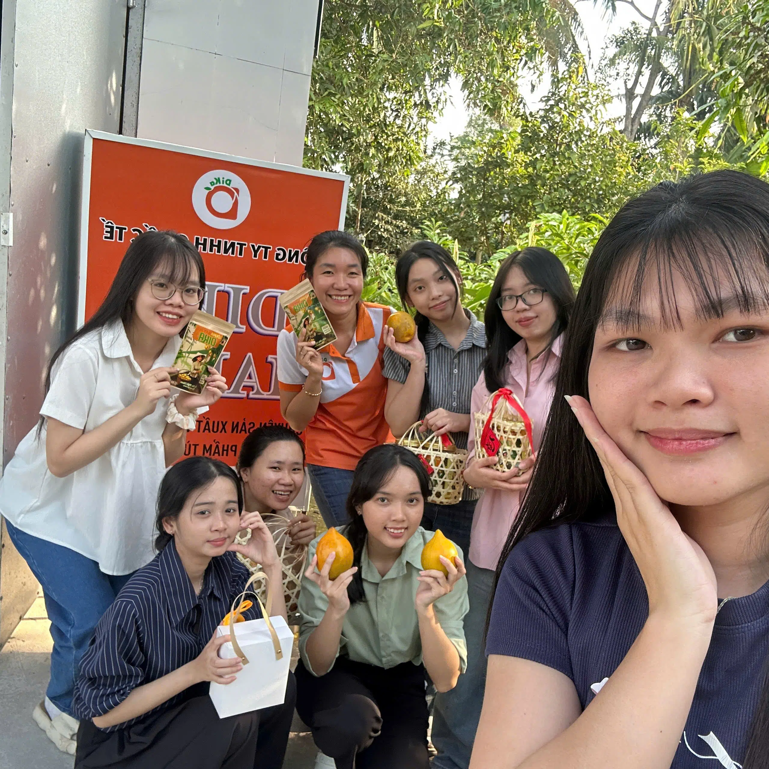 Đầu năm không đi xa, tụi mình về vườn Lêkima nè