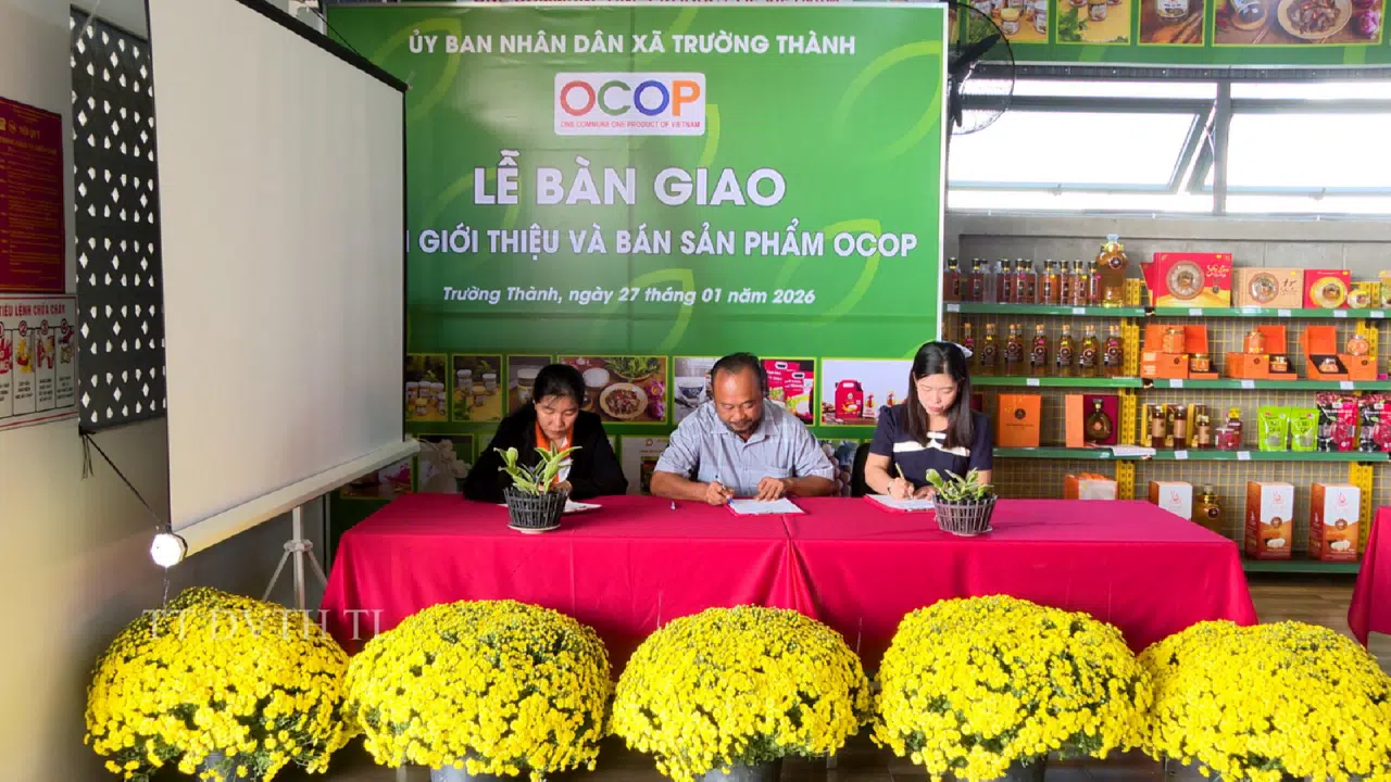 LỄ BÀN GIAO ĐIỂM GIỚI THIỆU VÀ BÁN SẢN PHẨM OCOP CỦA XÃ TRƯỜNG THÀNH