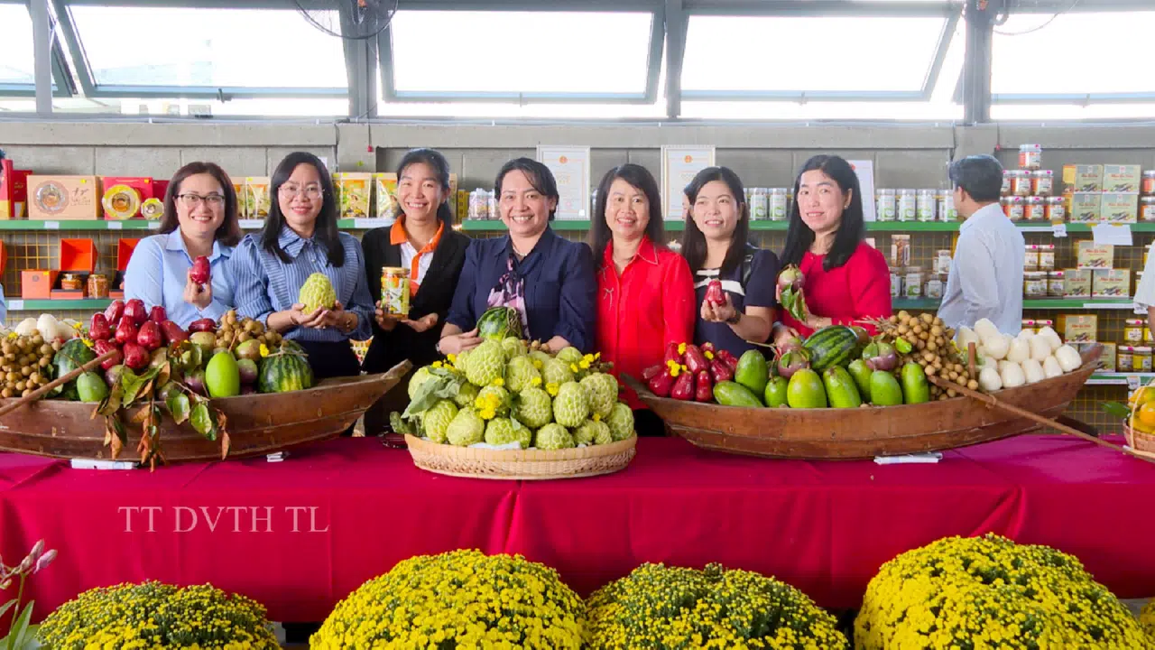 LỄ BÀN GIAO ĐIỂM GIỚI THIỆU VÀ BÁN SẢN PHẨM OCOP CỦA XÃ TRƯỜNG THÀNH