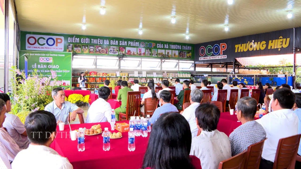 LỄ BÀN GIAO ĐIỂM GIỚI THIỆU VÀ BÁN SẢN PHẨM OCOP CỦA XÃ TRƯỜNG THÀNH