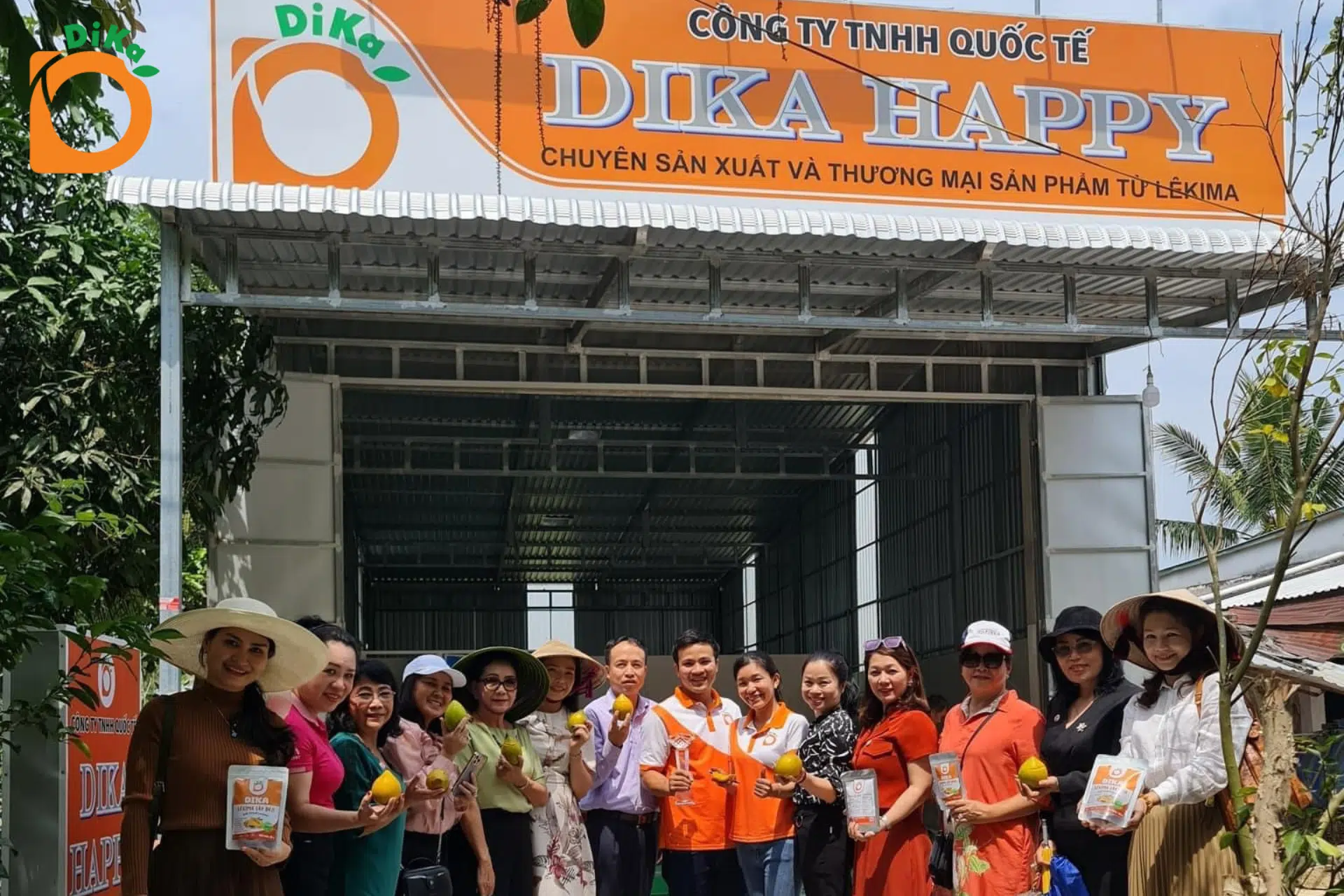 Một ngày công tác thật vui và ý nghĩa của BCH Hội Nữ DN TP Cần Thơ tại Huyện Thới Lai